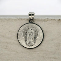 Dije Medalla Lupita Diamantada (2.5 cm Diámetro) Plata .925