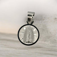 Dije Medalla Lupita Diamantada (1.4 cm Diámetro) Plata .925