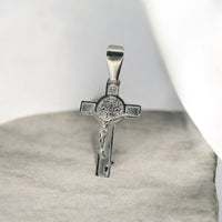 Dije Crucifijo San Benito (3.5 x 1.7 cm) Plata .925
